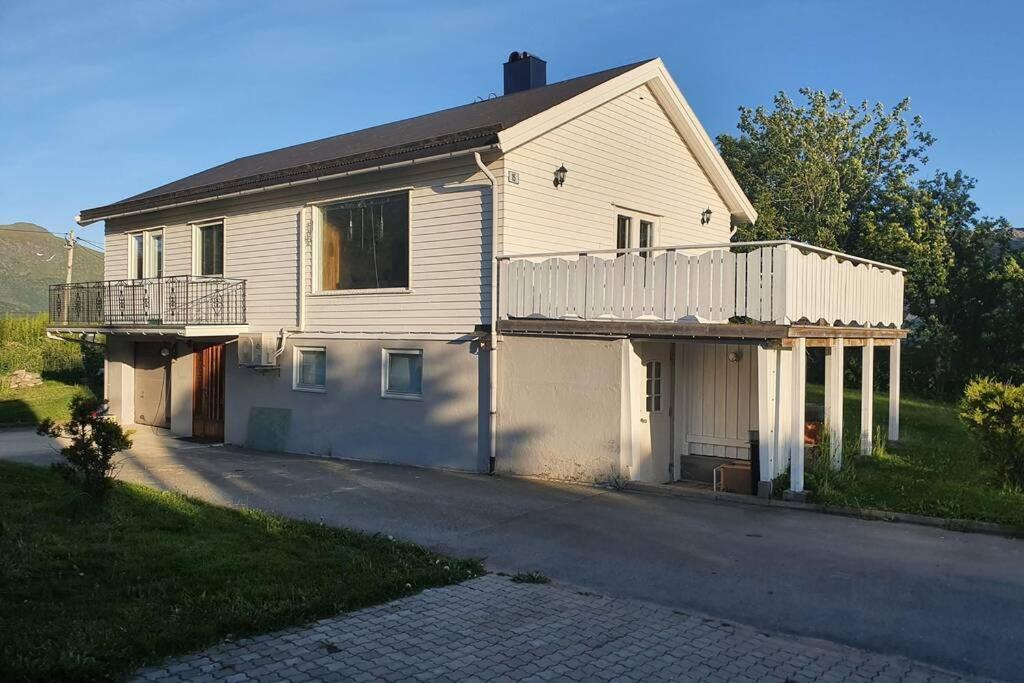 דירות לקנס Hus Sentralt I Lofoten מראה חיצוני תמונה
